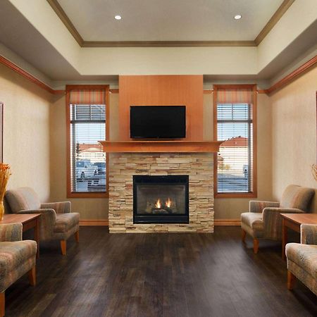Days Inn & Suites By Wyndham Edmonton Airport Leduc Bagian luar foto