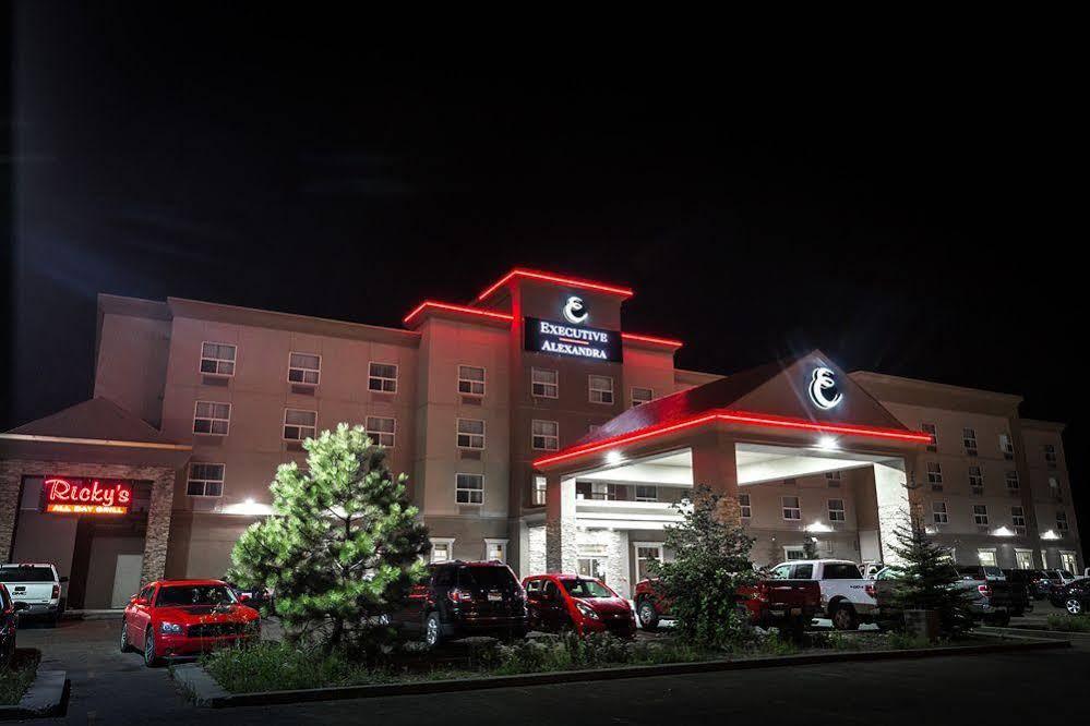 Days Inn & Suites By Wyndham Edmonton Airport Leduc Bagian luar foto