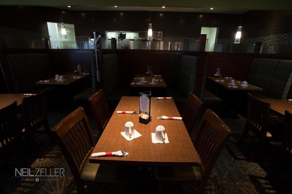 Days Inn & Suites By Wyndham Edmonton Airport Leduc Bagian luar foto