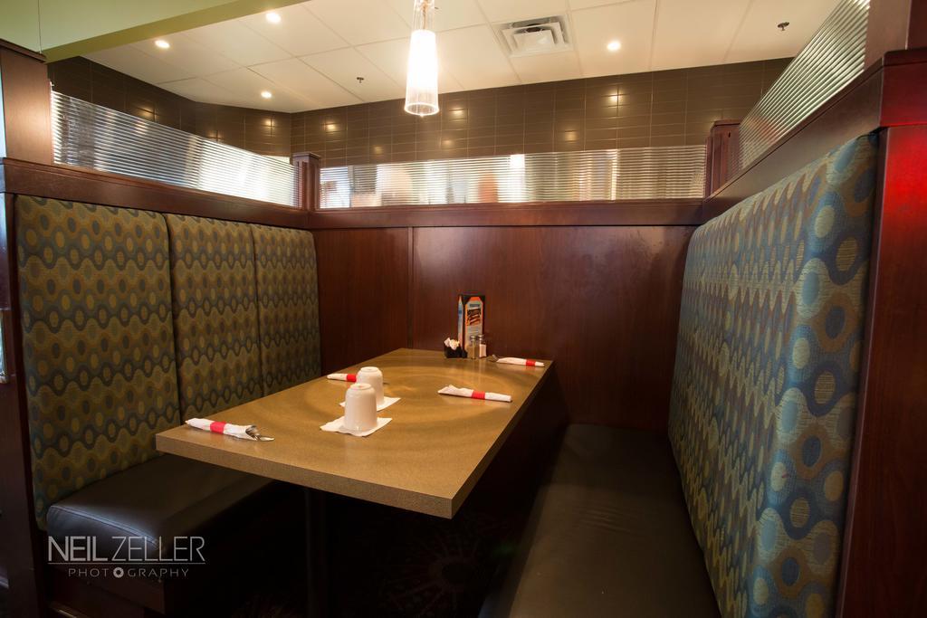 Days Inn & Suites By Wyndham Edmonton Airport Leduc Bagian luar foto