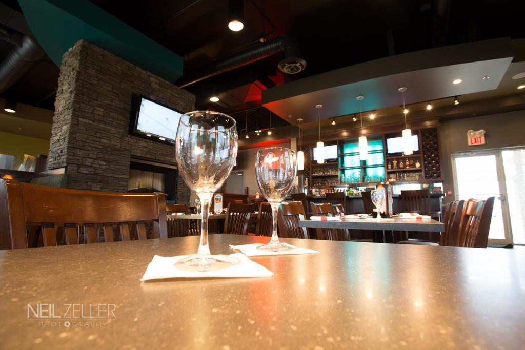 Days Inn & Suites By Wyndham Edmonton Airport Leduc Bagian luar foto