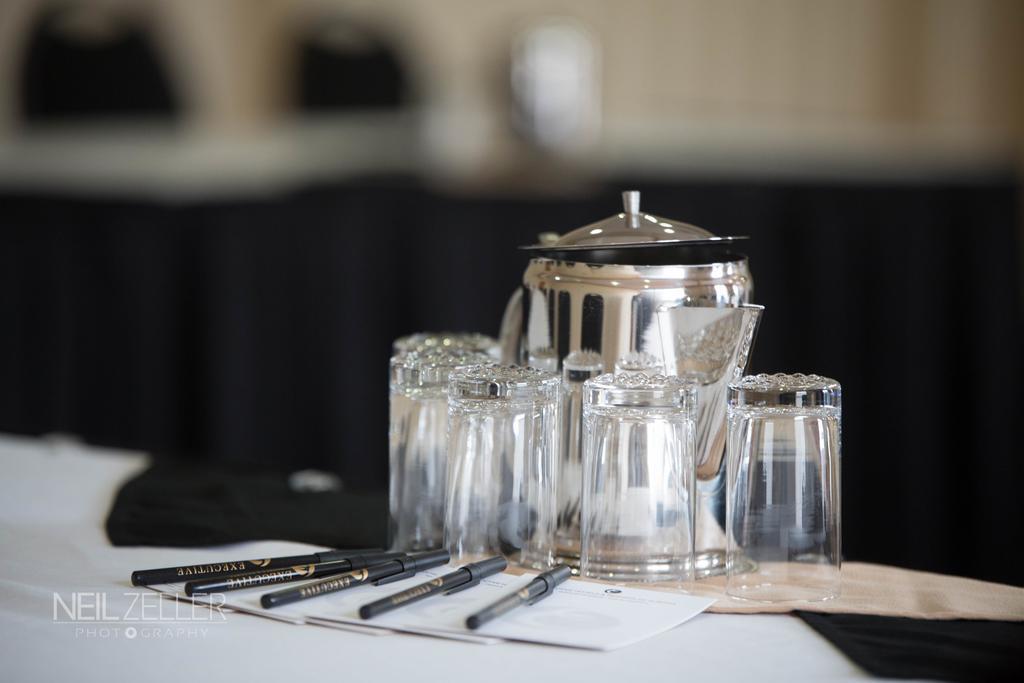 Days Inn & Suites By Wyndham Edmonton Airport Leduc Bagian luar foto
