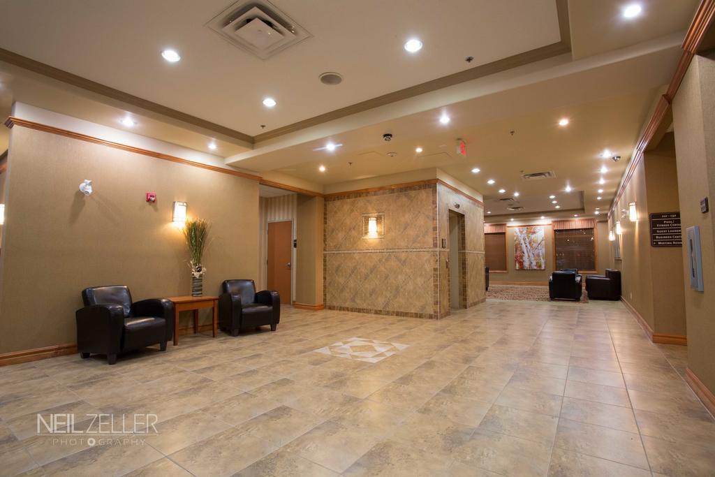 Days Inn & Suites By Wyndham Edmonton Airport Leduc Bagian luar foto
