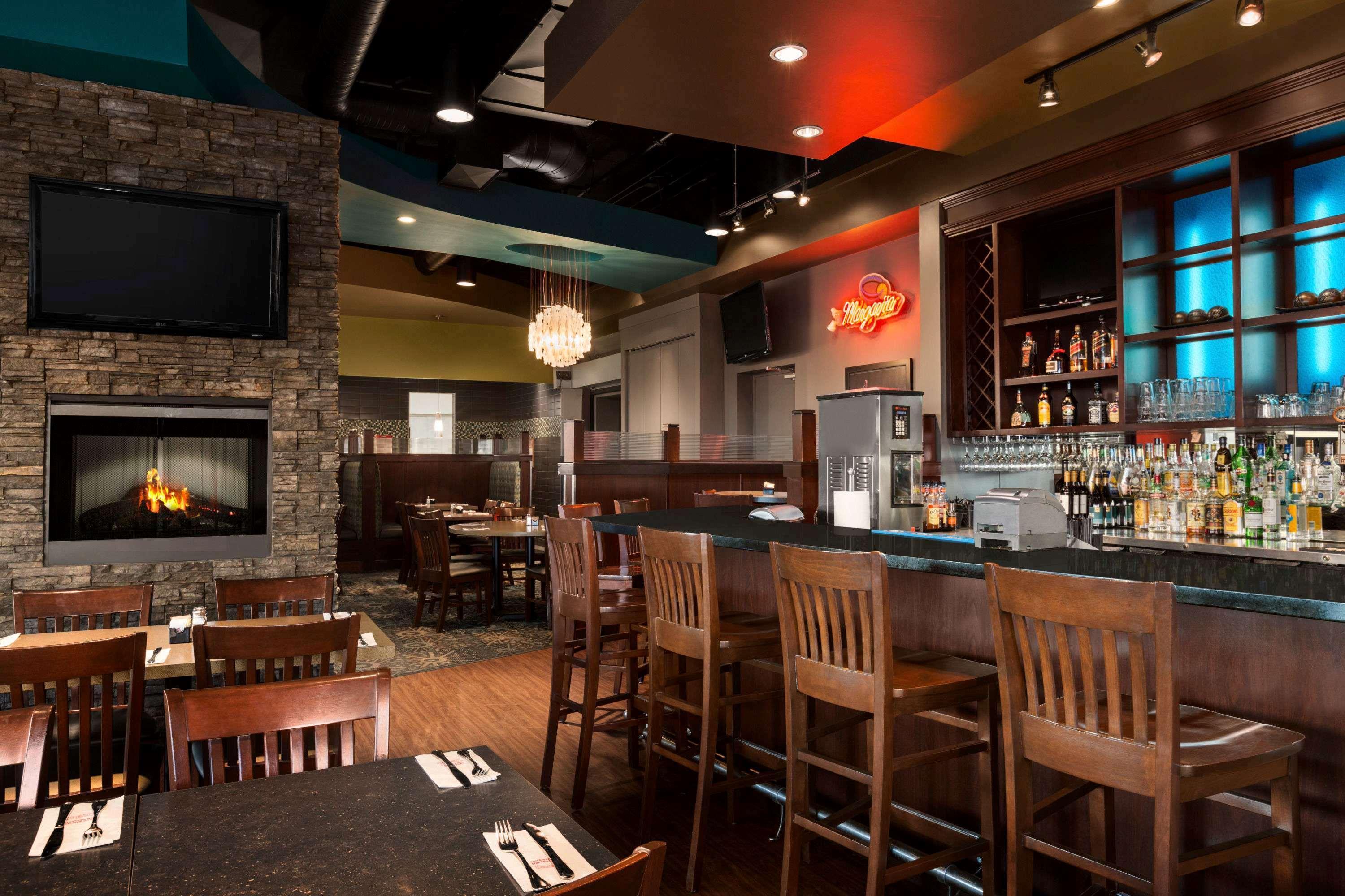 Days Inn & Suites By Wyndham Edmonton Airport Leduc Bagian luar foto