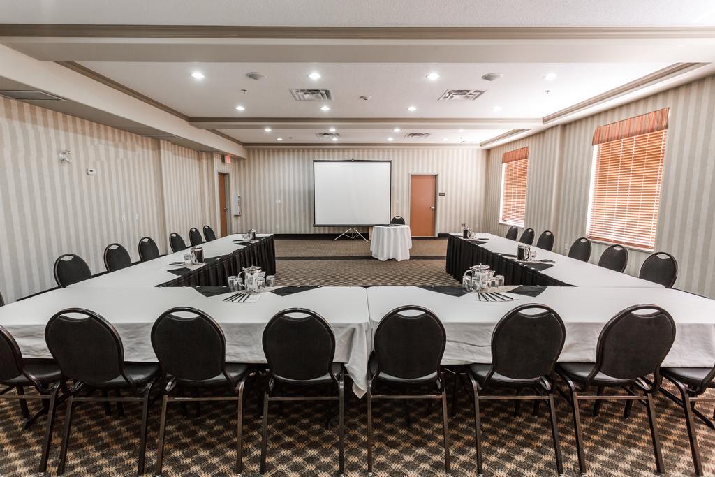 Days Inn & Suites By Wyndham Edmonton Airport Leduc Bagian luar foto