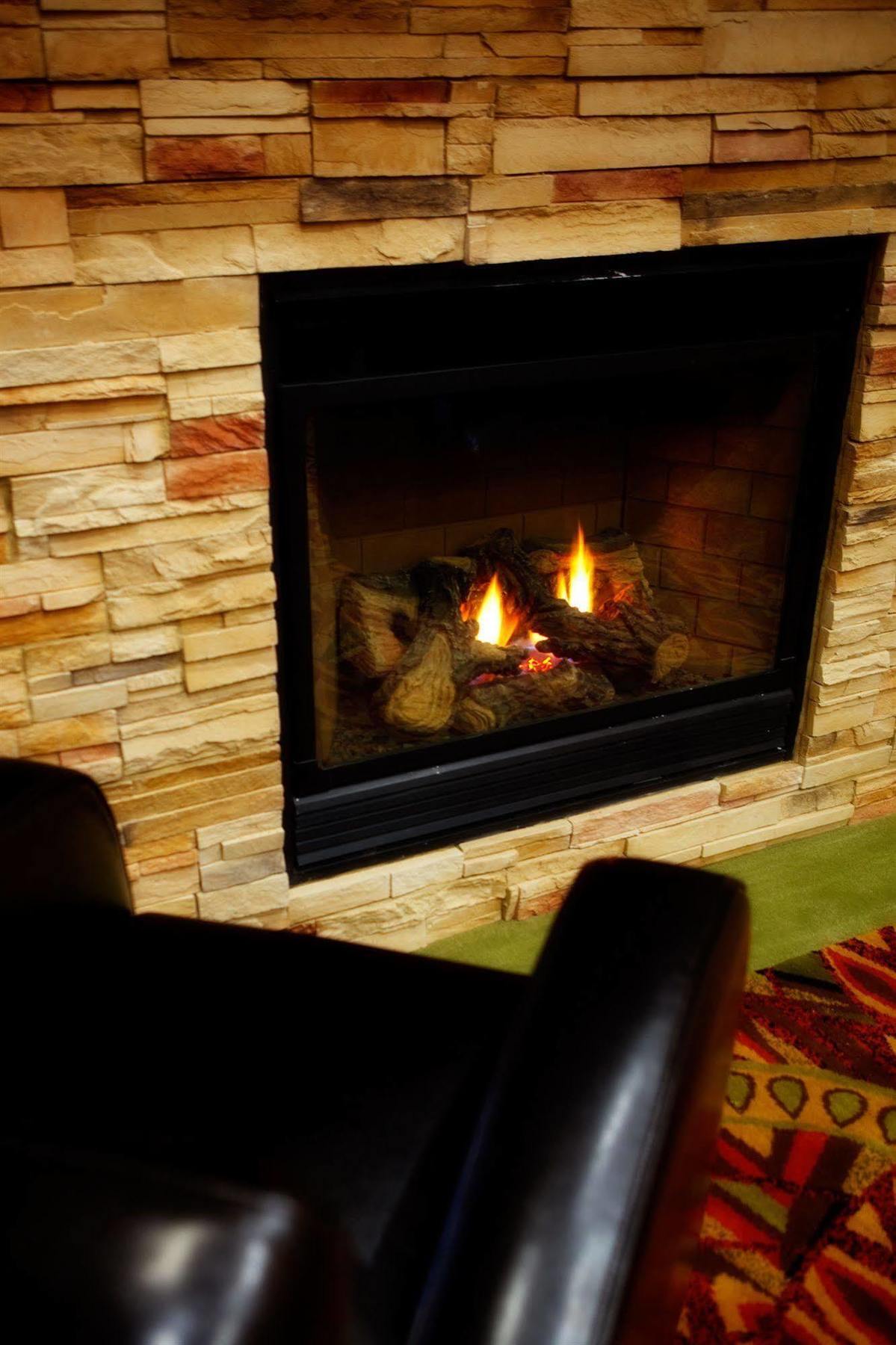 Days Inn & Suites By Wyndham Edmonton Airport Leduc Bagian luar foto
