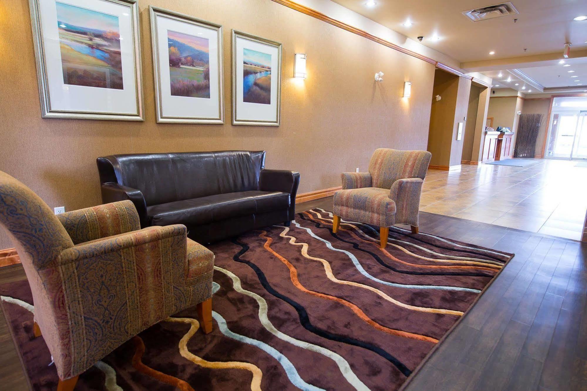 Days Inn & Suites By Wyndham Edmonton Airport Leduc Bagian luar foto