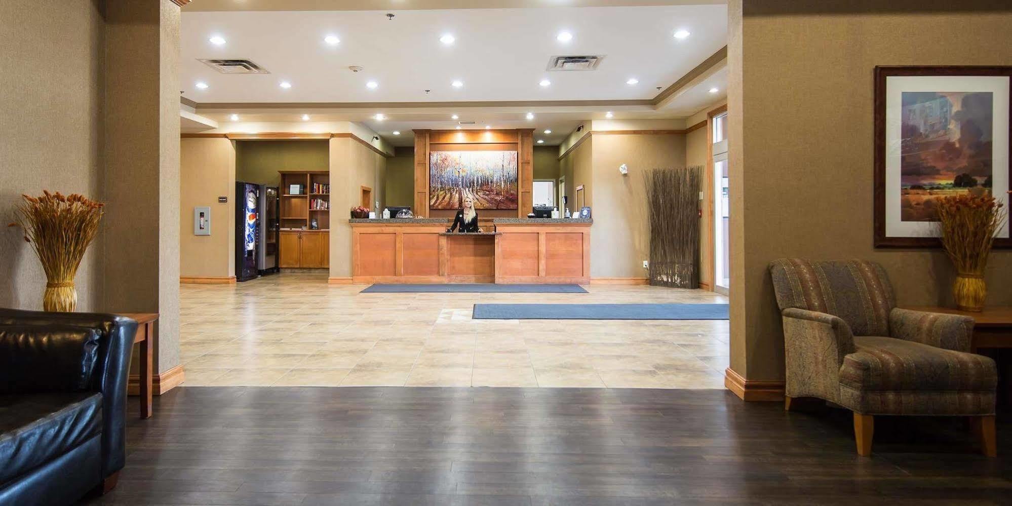 Days Inn & Suites By Wyndham Edmonton Airport Leduc Bagian luar foto