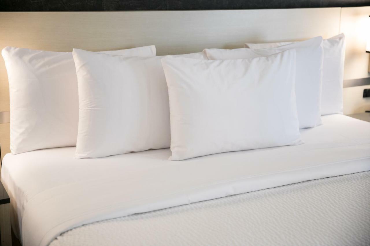 Days Inn & Suites By Wyndham Edmonton Airport Leduc Bagian luar foto